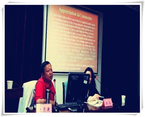 图2:史老师幽默的言谈,感染了在座师生 图2:史老师幽默的言谈,感染了在座师生